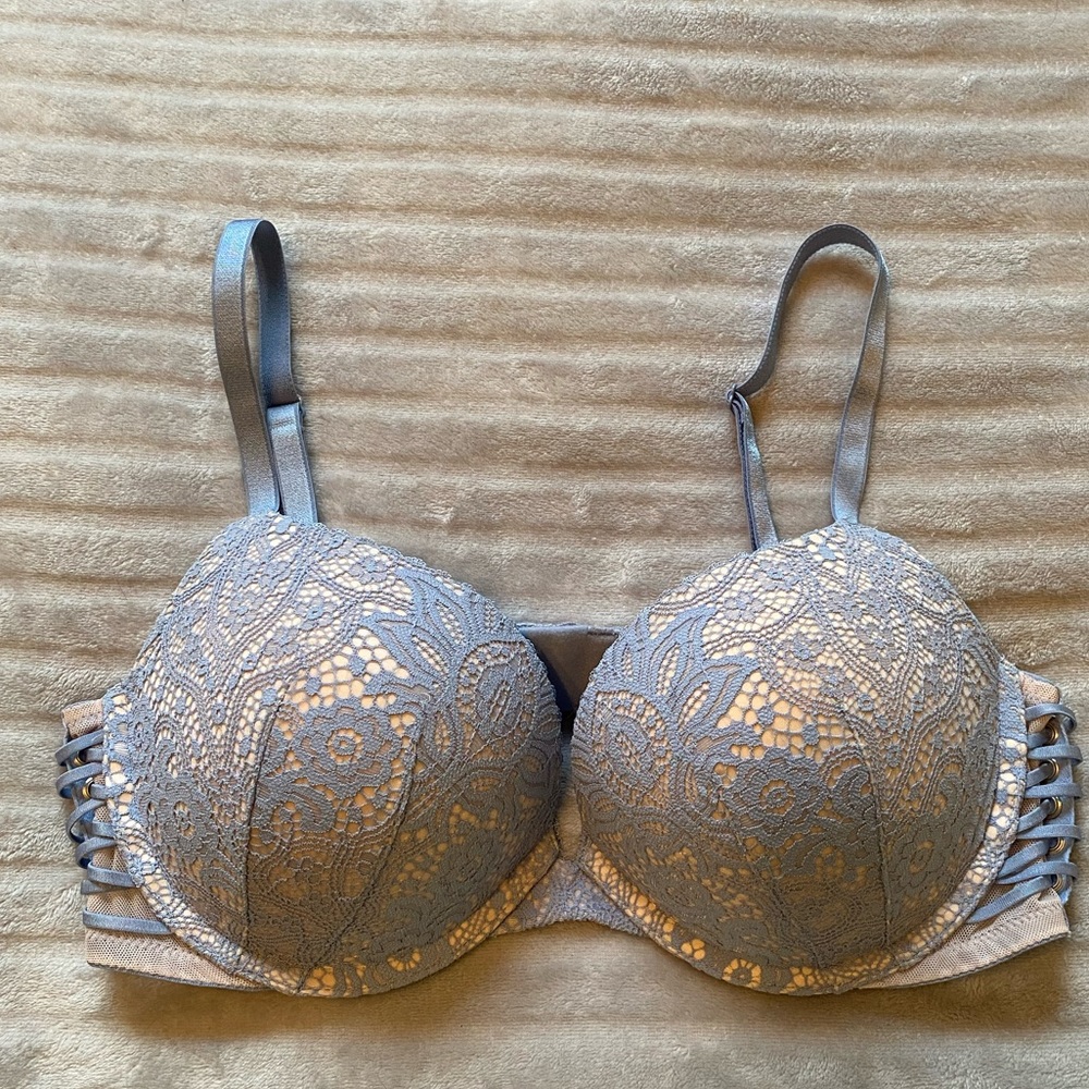 Victoria’s Secret 36C bra